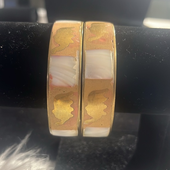 Vintage Mother of Pearl Elephant Bangle Bracelet Set Of 2 Size 2.5” - Picture 9 of 9